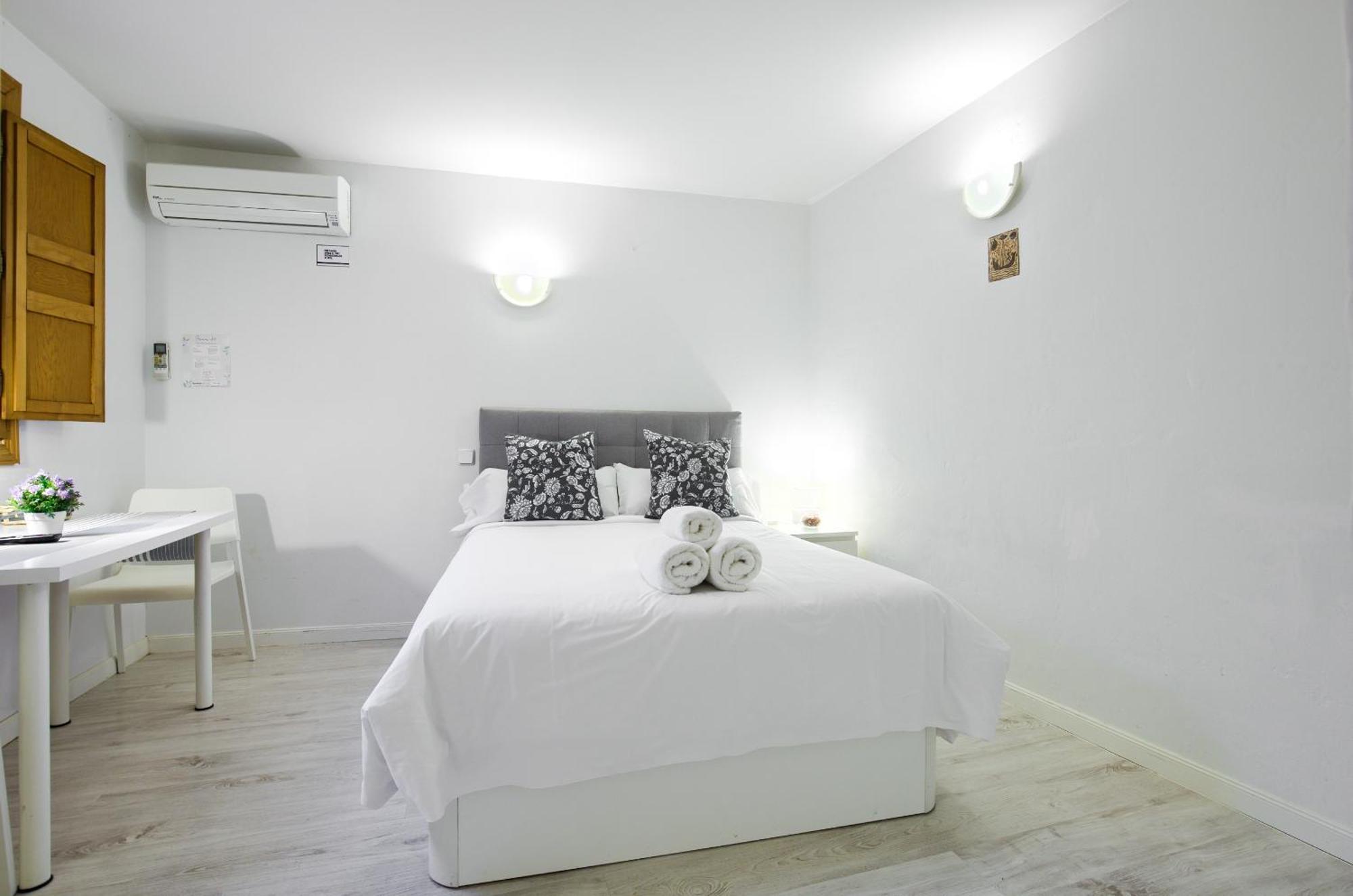 Apartamentos Ryc Alcalá de Henares Exteriör bild