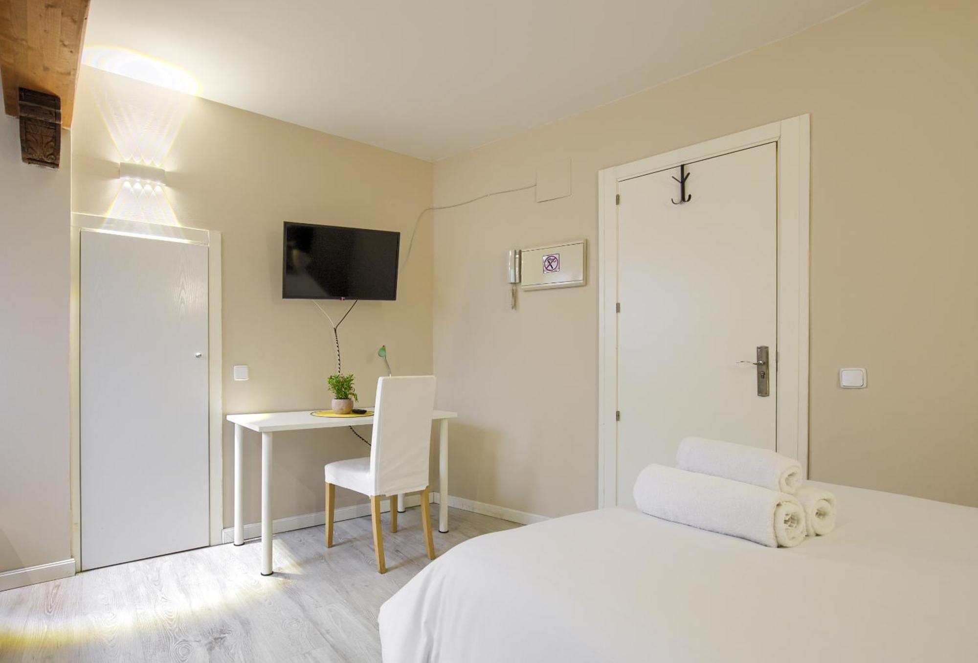 Apartamentos Ryc Alcalá de Henares Exteriör bild